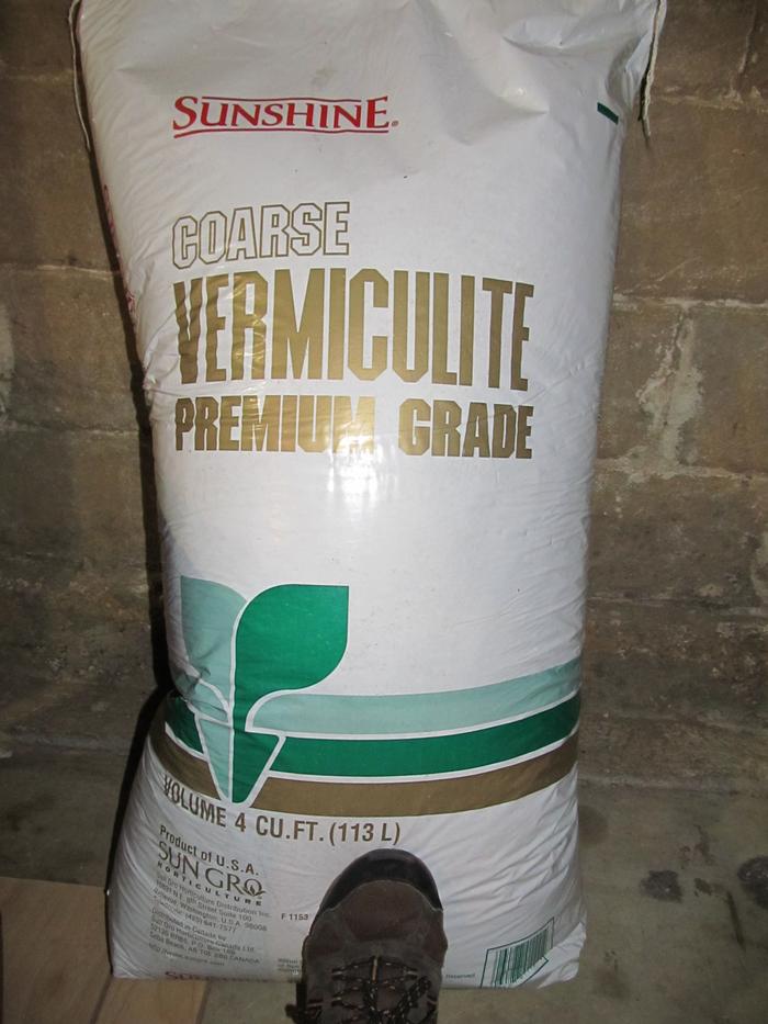 [Thumbnail for 4 cu ft vermiculite.JPG]